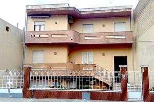 2 appartamenti + ampio garage + terrazzo