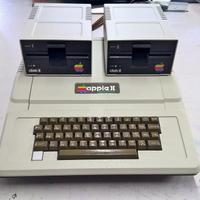 Apple II Europlus + monitor, scatola e softw.orig.