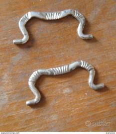 2 vecchie maniglie in ferro senza piastrina e vite