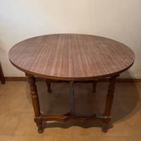 Tavolo di legno allungabile