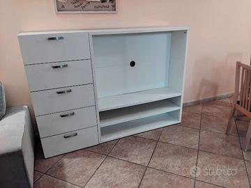 mobile IKEA modello Bésta