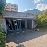 Ampio box auto in zona centrale