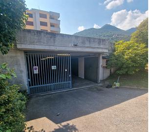 Ampio box auto in zona centrale