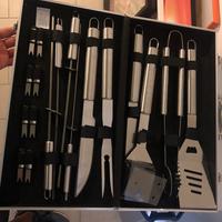 Valigetta con attrezzi barbecue