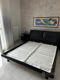 Letto matrimoniale in pelle nera