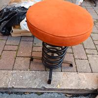 sgabello in ferro battuto con seduta imbottito 