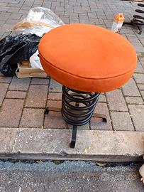 sgabello in ferro battuto con seduta imbottito 