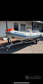 Gommone zodiac, carrello e motore