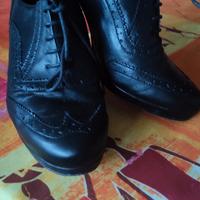 Scarpa con lacci