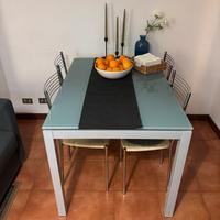 Tavolo Ikea allungabile + 4 sedie - €60 Milano