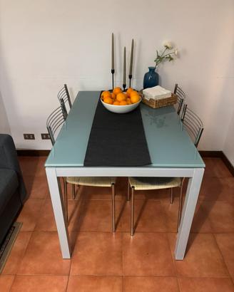 Tavolo Ikea allungabile + 4 sedie - €60 Milano
