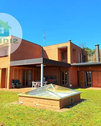 Villa di 591 m² con più di 5 locali e box auto dop