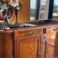 Armadio antico con marmo