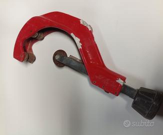 tagliati  tubi per plastiche 