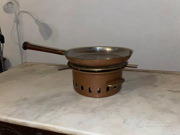 Padella e fornello vintage in rane  Balzano