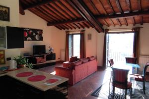 Camaiore, appartamento come nuovo arredato