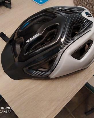 Casco per bici adatto a bambini e ragazzi