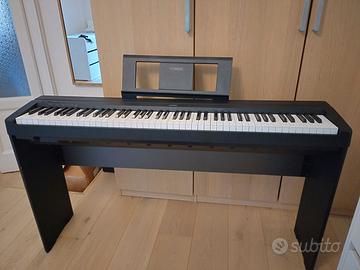 Yamaha piano digitale P45 con supporto
