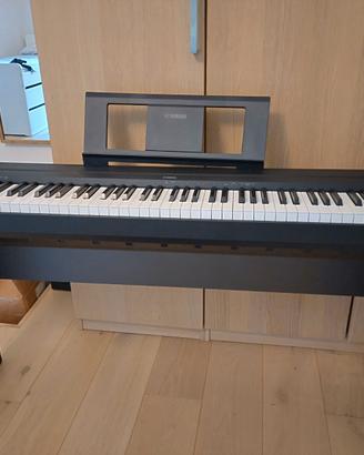 Yamaha piano digitale P45 con supporto
