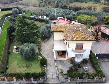Villa di 180 m² con più di 5 locali a Lastra a Sig