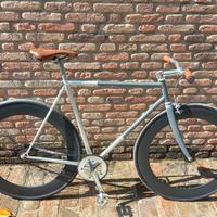 Bici da uomo urbana a scatto fisso (fixie)