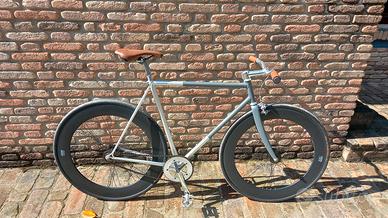 Bici da uomo urbana a scatto fisso (fixie)