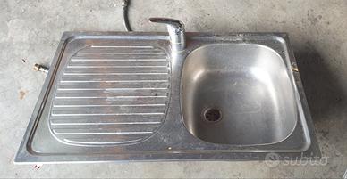lavabo cucina acciaio con rubinetto 
