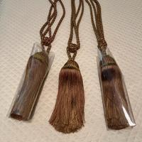 Nappe color oro e verde salvia