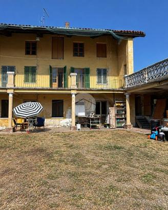 CASA SEMINDIPENDENTE A IVREA