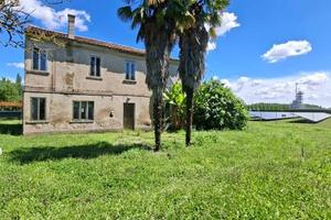 Rustico / Casale di 193 m² con 5 locali e box auto