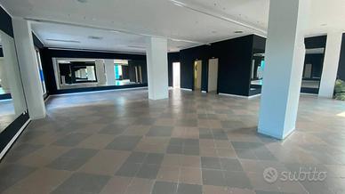 Immobile di 200 m² con 2 locali a Carini