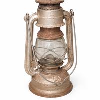 Lanterna a petrolio vintage in metallo e vetro 