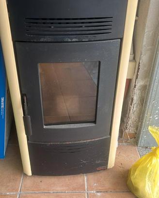 STUFA A PELLET NORDICA EXTRAFLAME mod. DORINA