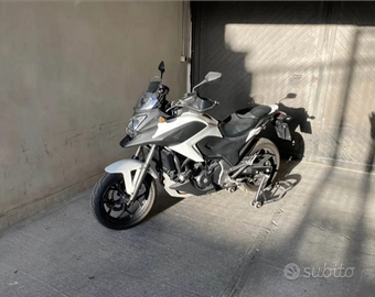Moto honda nc 750 x 2016