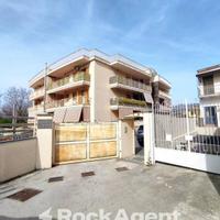 APPARTAMENTO CON BOX AUTO