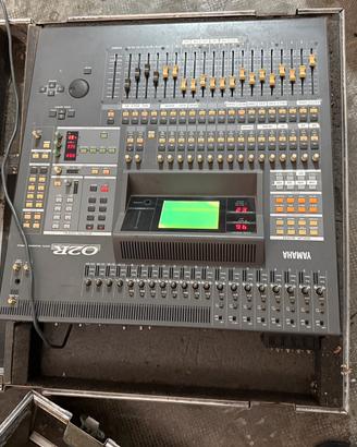 Mixer yamaha r02
