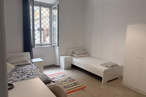 Stanza doppia zona Marconi( studentesse o coppia