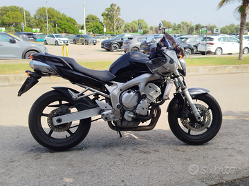 Yamaha fzs per estate
