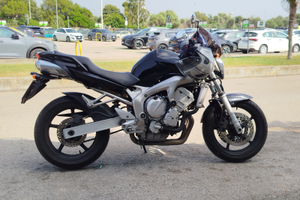 Yamaha fzs per estate