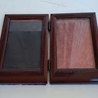 Cornice doppia in legno con finitura scura, Vintag