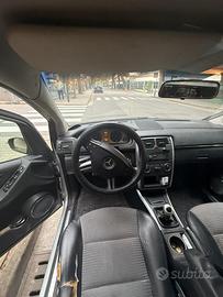 Mercedes B 180