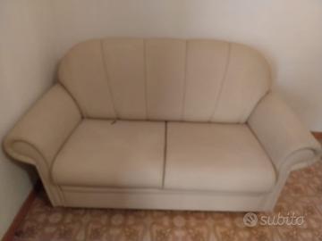 Due divani  in eco pelle