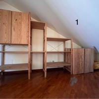 Mobili in legno e divani-letto IKEA