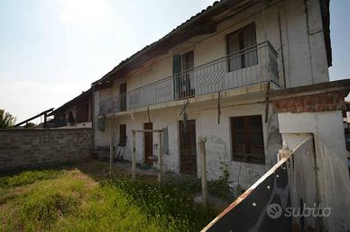 Rustico / Casale di 160 m² con 5 locali e box auto