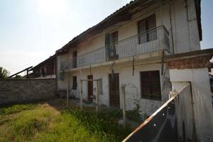 Rustico / Casale di 160 m² con 5 locali e box auto