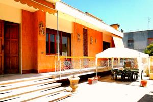 Casa indipendente con giardino