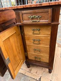 Comodini a cassettiera  in legno massello