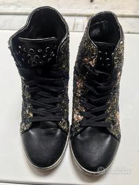 Scarpa ginnica con paillettes
