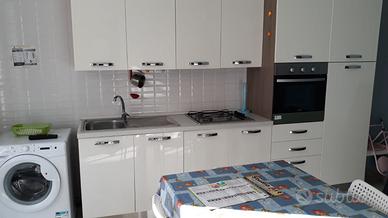 Casa con posto auto a 250 m. dal mare