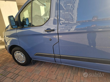 FORD TRANSIT CUSTOM TITANIUM 2.2 con Cv 170